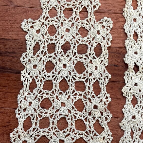 Vintage Handcrafted Crochet Lace Doily Set - Picture 2 of 8